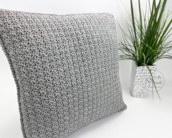 Crochet a square pillow
