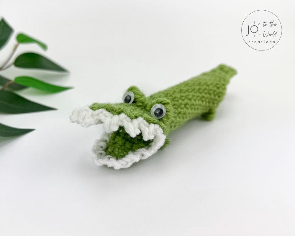 Crocodile Freeze Pop Holder Crochet Pattern