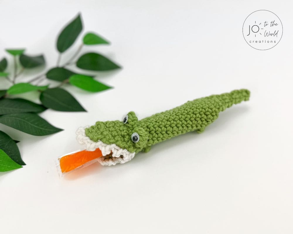 Crocodile Freeze Pop Holder Crochet Pattern