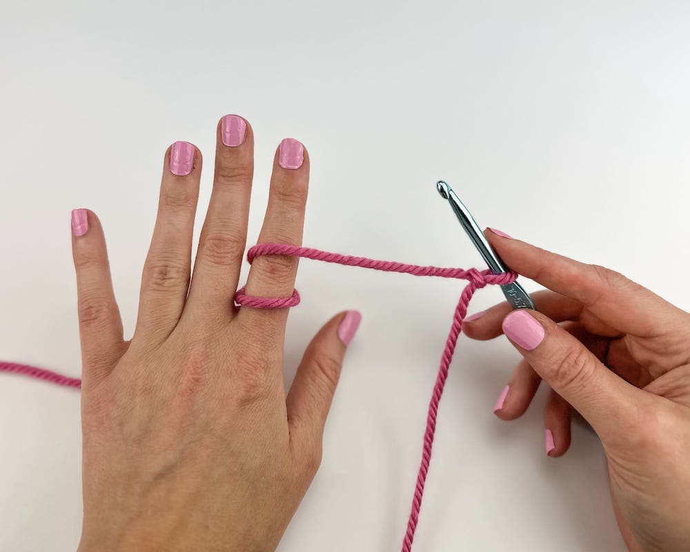 How to hold crochet yarn - method 2