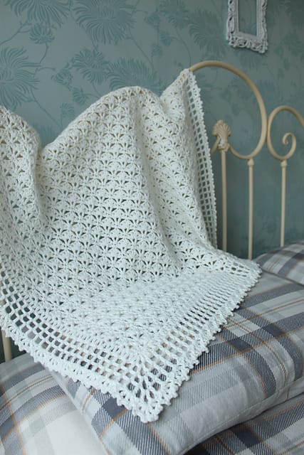 Lotte Lace Blanket
