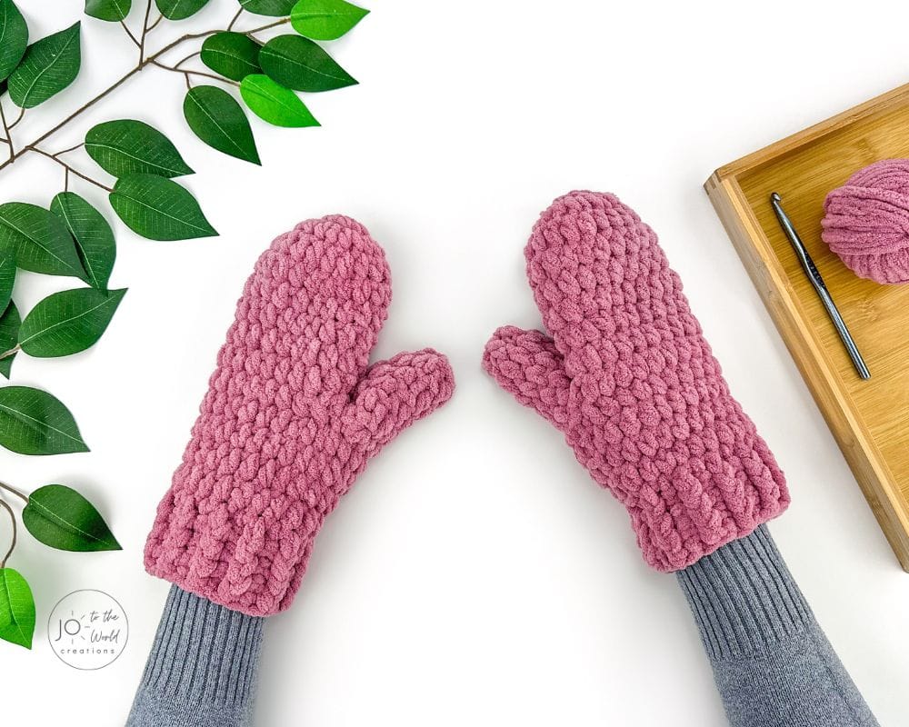 Super Bulky Women's Mittens Crochet Pattern